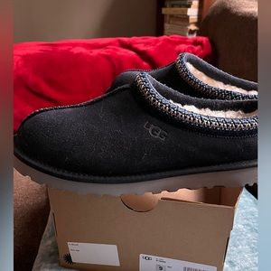 UGG Size M 9 NEW (M-5950)